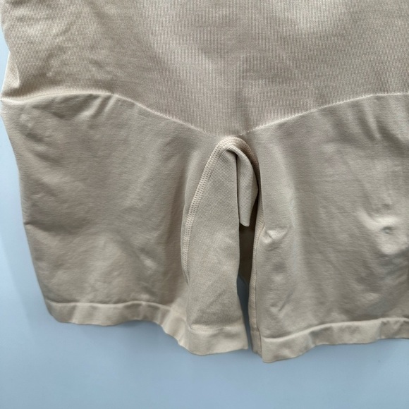 CACIQUE the slimmer ultra-high waist beige contouring slimming short. 18/20 - Picture 3 of 7